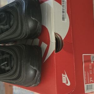 Nike Black Sneakers with Classic Design and Comfort